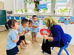 Dạy trẻ kỹ năng "Chào hỏi lễ phép"