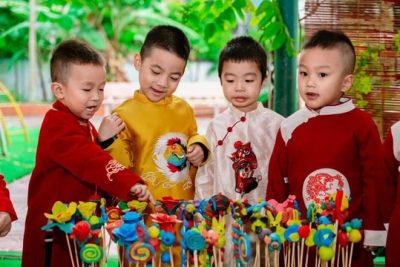 BÉ CHÚC TẾT LỊCH SỰ